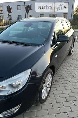 Універсал Opel Astra 2012 в Луцьку