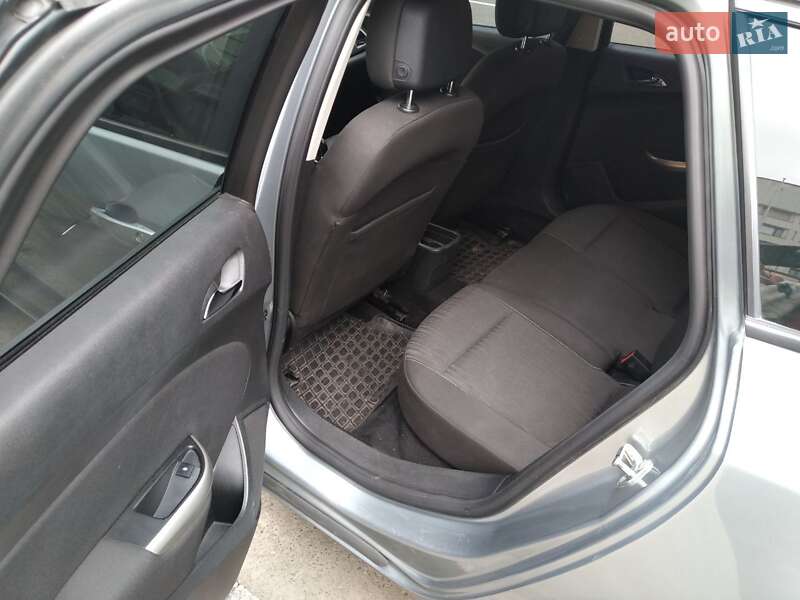 Универсал Opel Astra 2011 в Киеве