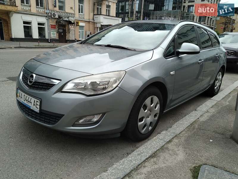 Универсал Opel Astra 2011 в Киеве