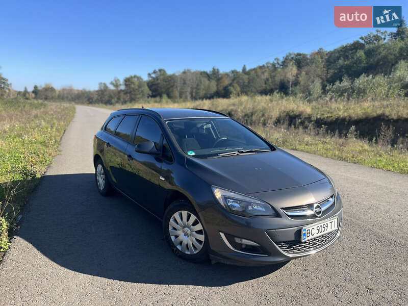 Універсал Opel Astra 2013 в Дрогобичі