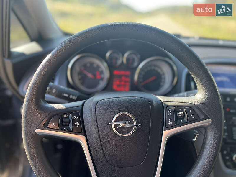 Універсал Opel Astra 2013 в Дрогобичі