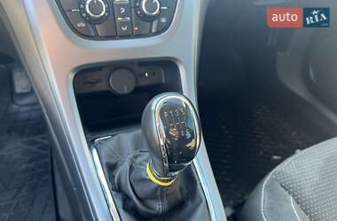 Универсал Opel Astra 2013 в 