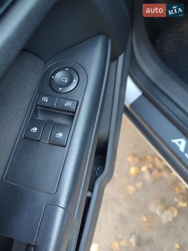 Хэтчбек Opel Astra 2013 в Гостомеле