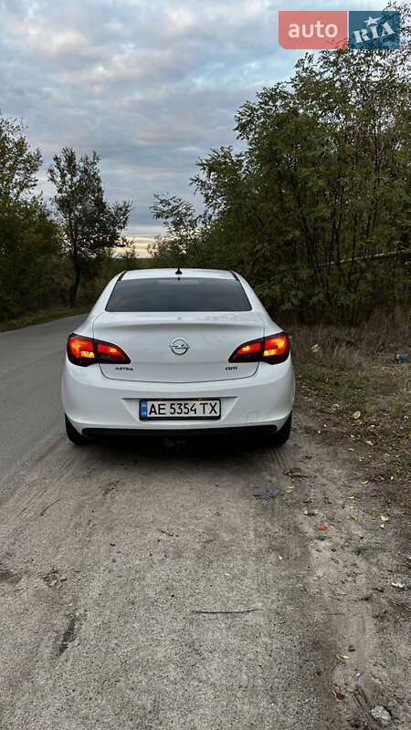 Седан Opel Astra 2015 в Павлограді