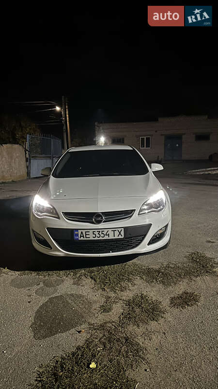 Седан Opel Astra 2015 в Павлограді