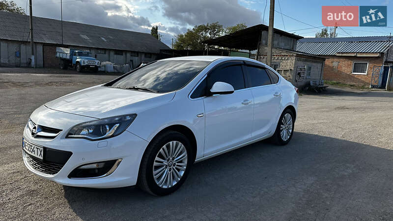 Седан Opel Astra 2015 в Павлограді