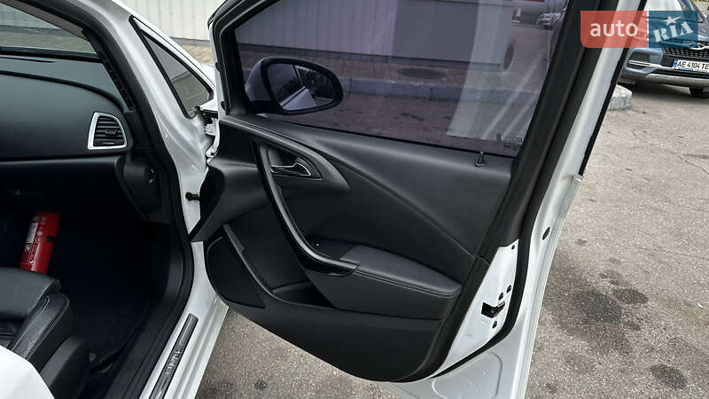 Седан Opel Astra 2015 в Павлограді