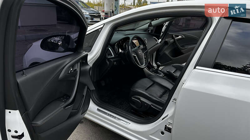 Седан Opel Astra 2015 в Павлограді