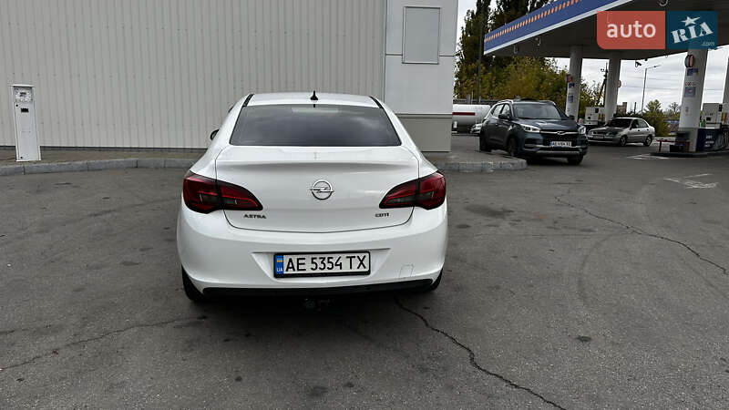 Седан Opel Astra 2015 в Павлограді