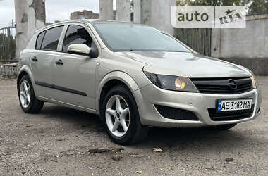 Хэтчбек Opel Astra 2008 в Каменском