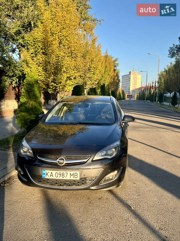Универсал Opel Astra 2014 в Киеве