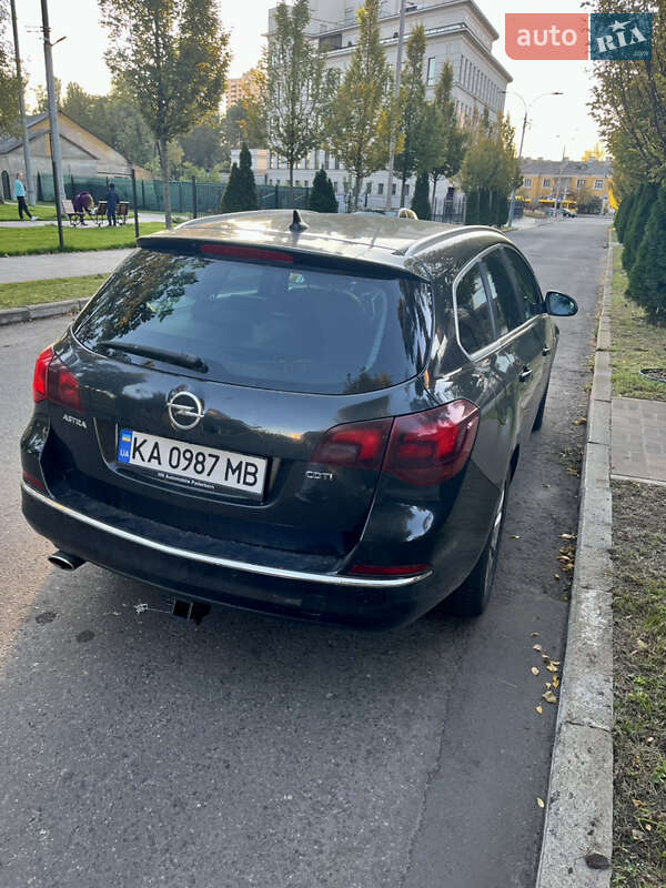 Универсал Opel Astra 2014 в Киеве