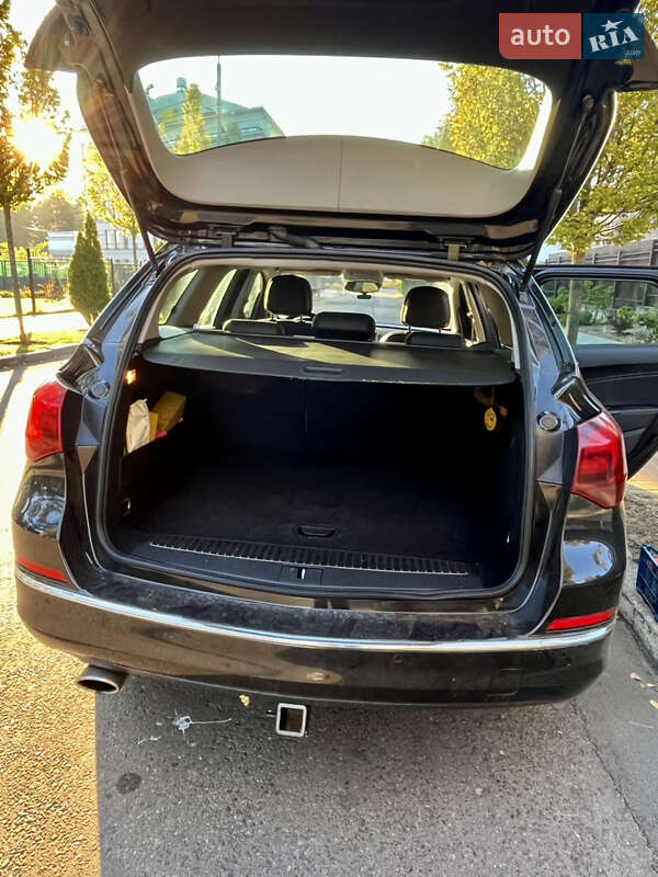 Универсал Opel Astra 2014 в Киеве