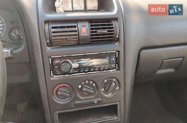 Седан Opel Astra 2006 в 