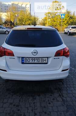 Универсал Opel Astra 2012 в Львове