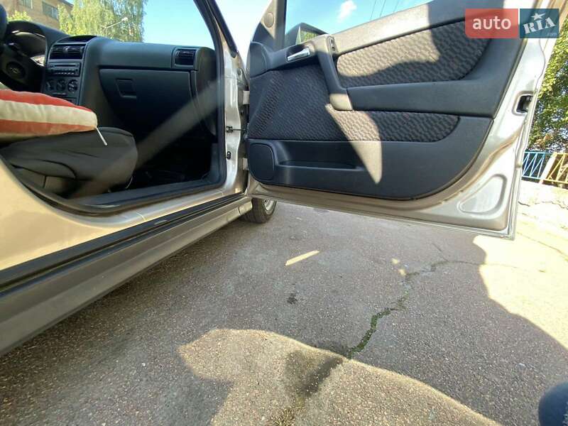 Седан Opel Astra 2001 в Коростене