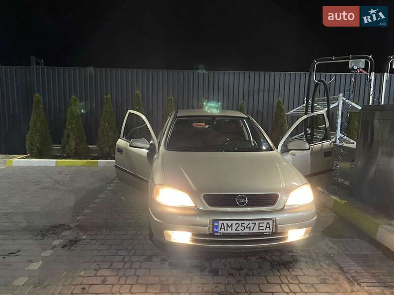 Седан Opel Astra 2001 в Коростене