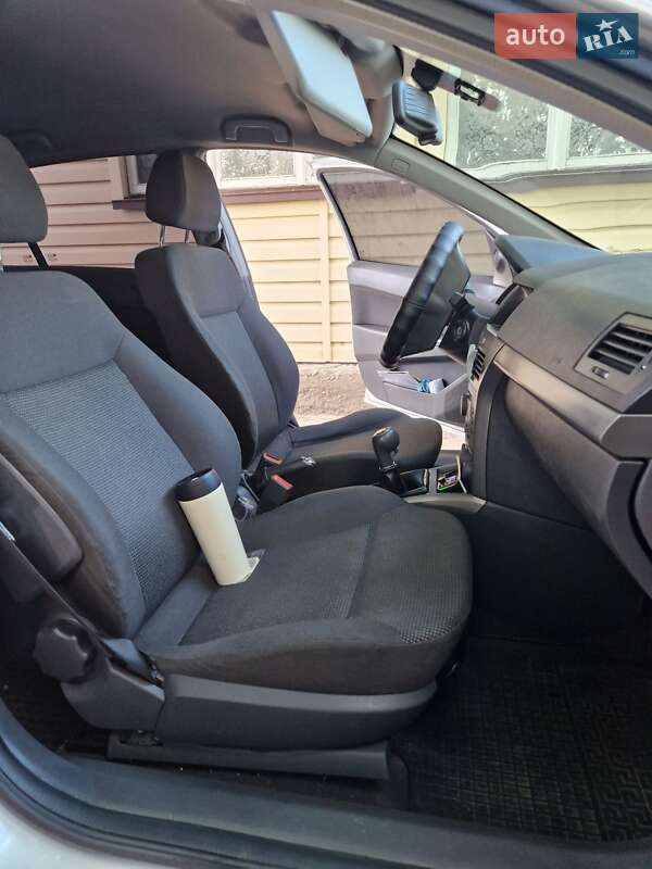 Хэтчбек Opel Astra 2004 в Владимире