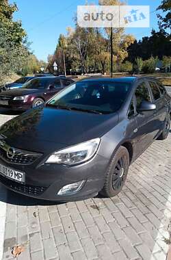 Універсал Opel Astra 2011 в Обухові