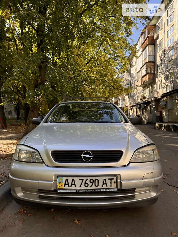 Седан Opel Astra 2005 в Києві