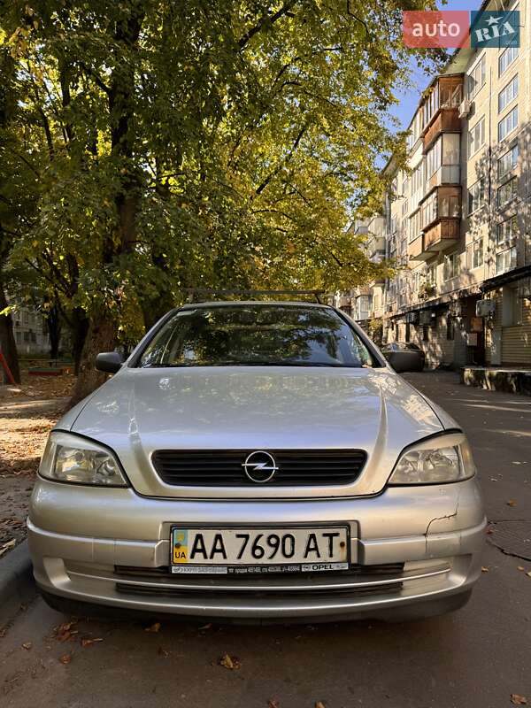Седан Opel Astra 2005 в Киеве