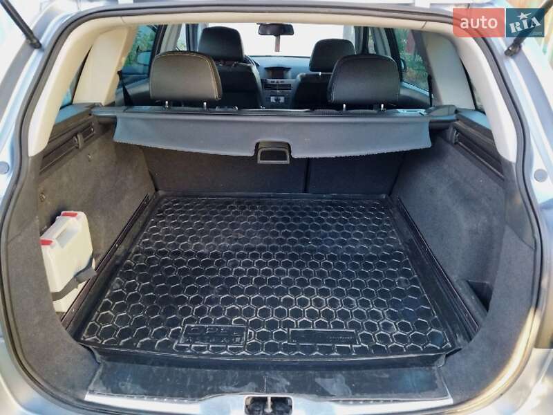 Універсал Opel Astra 2005 в Львові