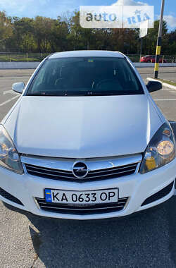 Універсал Opel Astra 2010 в Києві