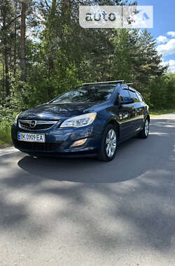 Універсал Opel Astra 2011 в Рокитному