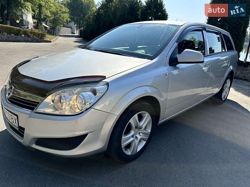 Opel Astra 2010 Opel Astra 2010