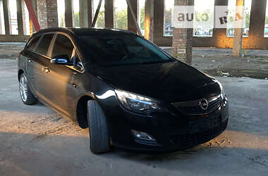Универсал Opel Astra 2012 в 