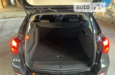 Универсал Opel Astra 2012 в 