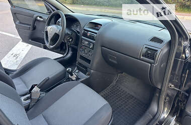Седан Opel Astra 2005 в 