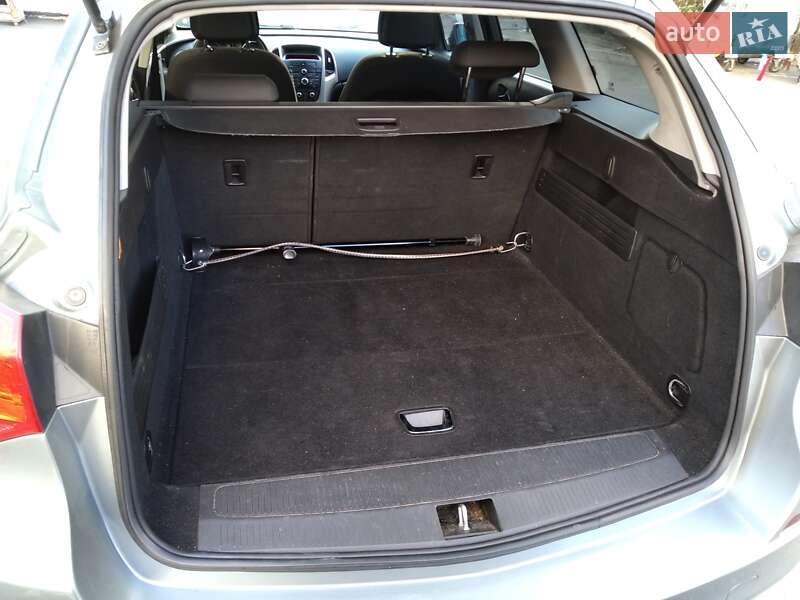 Универсал Opel Astra 2011 в Киеве