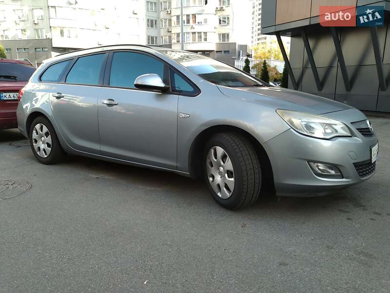 Универсал Opel Astra 2011 в 