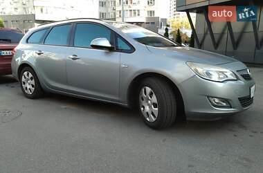 Универсал Opel Astra 2011 в 