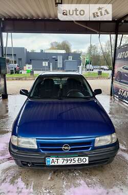 Седан Opel Astra 1993 в Ивано-Франковске