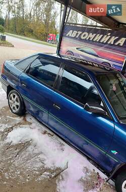 Седан Opel Astra 1993 в 
