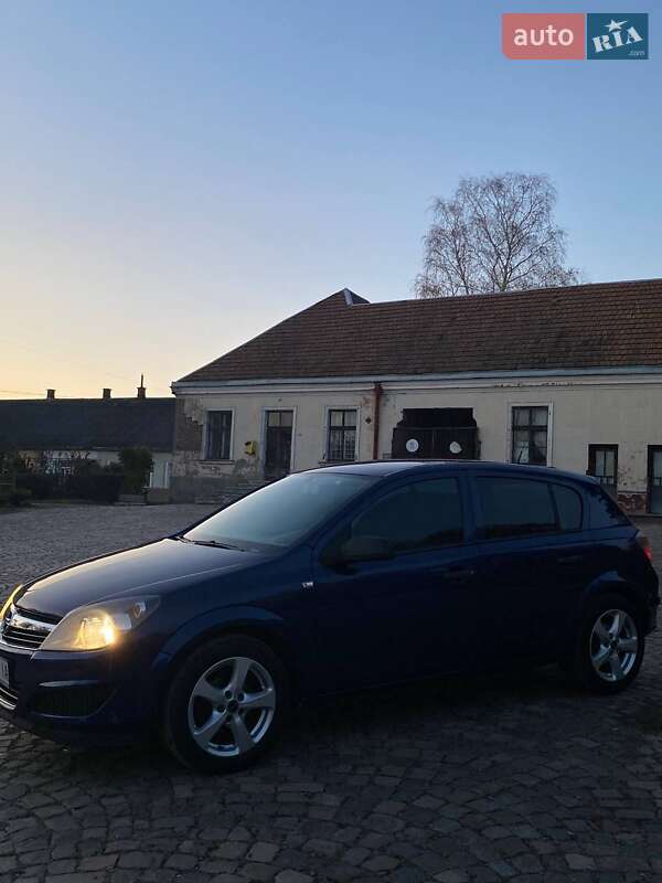 Хэтчбек Opel Astra 2009 в Ходорове