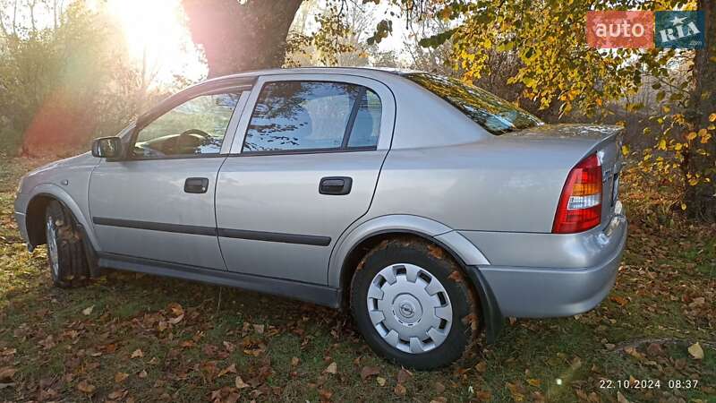 Седан Opel Astra 2006 в Києві