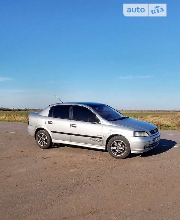 Седан Opel Astra 2005 в Василькові