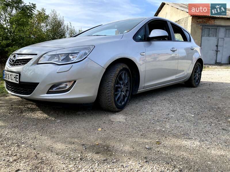 Хэтчбек Opel Astra 2010 в Новой Ушице