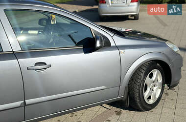 Хэтчбек Opel Astra 2007 в 