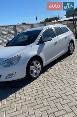 Универсал Opel Astra 2012 в Почаеве