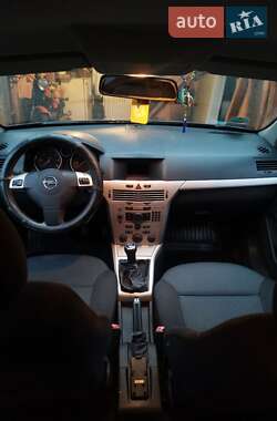 Универсал Opel Astra 2007 в Косове