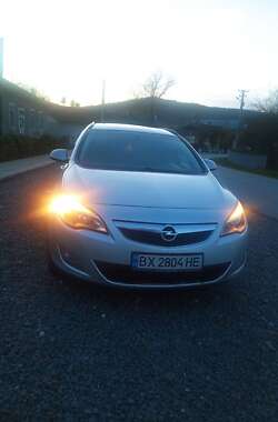 Универсал Opel Astra 2011 в Стрелках