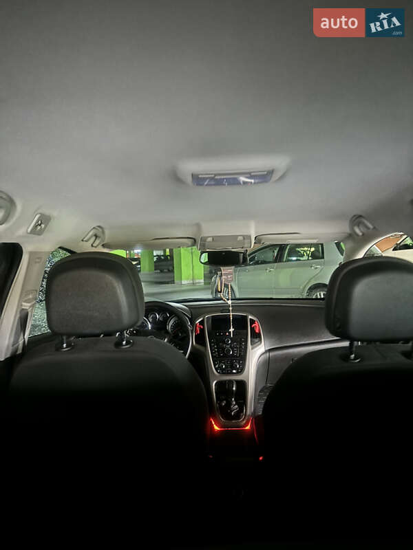 Универсал Opel Astra 2012 в Стрые