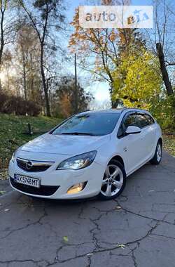 Універсал Opel Astra 2012 в Острозі