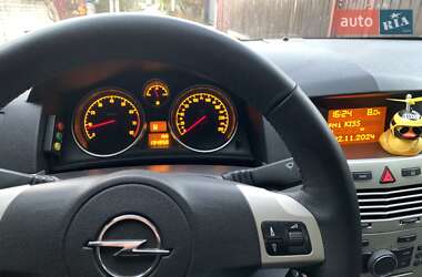 Хэтчбек Opel Astra 2008 в 