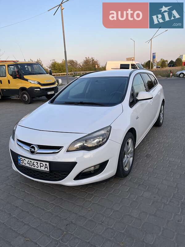 Універсал Opel Astra 2014 в Жовкві