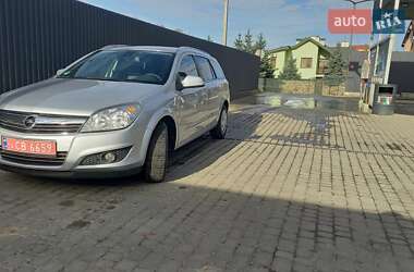 Универсал Opel Astra 2010 в Львове